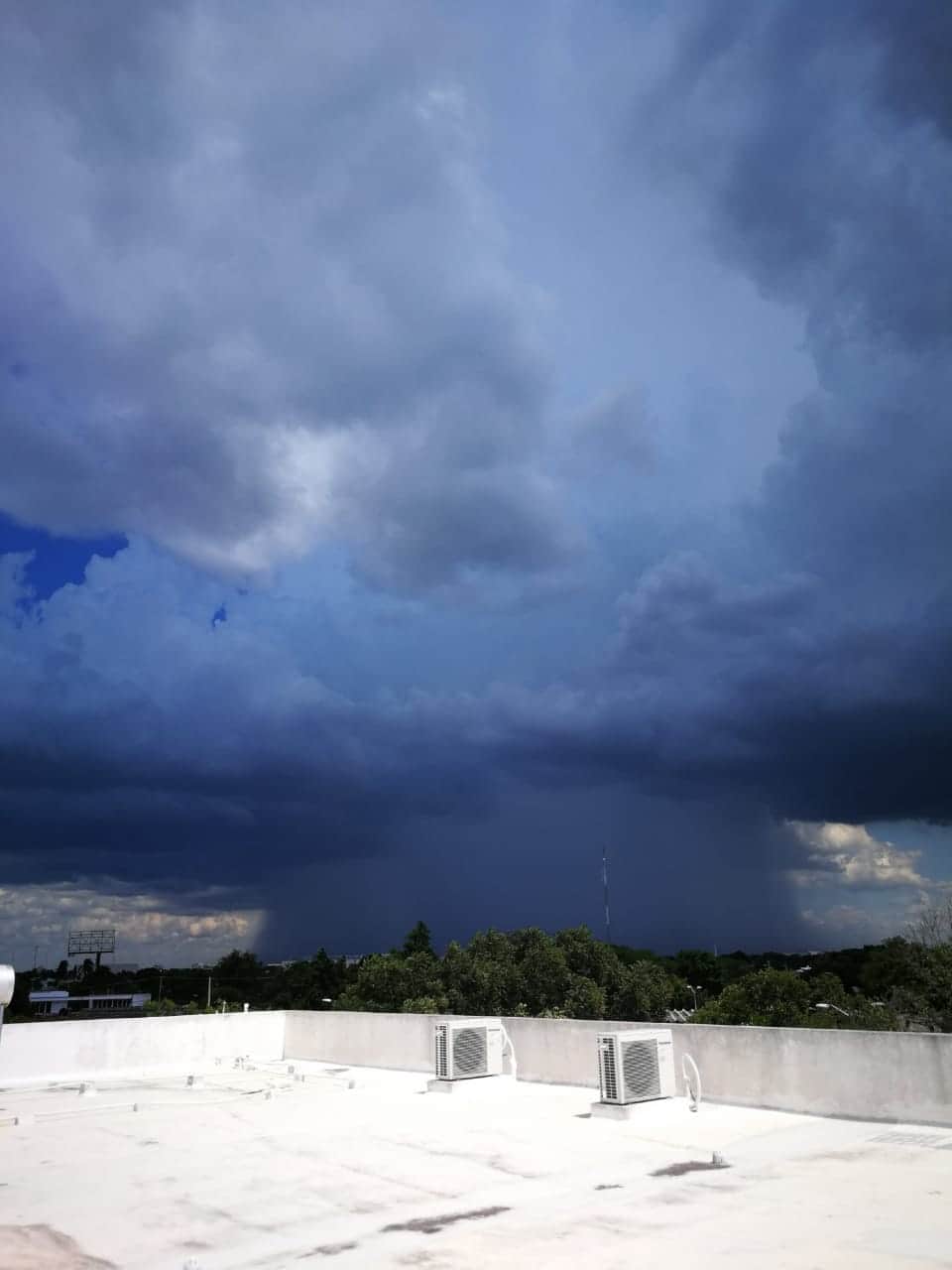 Se avecina tormenta eléctrica a Playa del Carmen