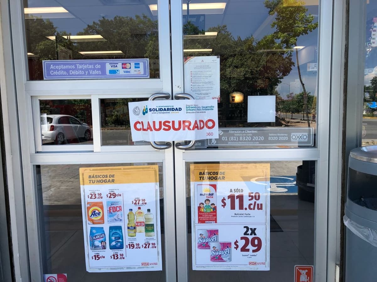 Clausuran los OXXO en Playa del Carmen