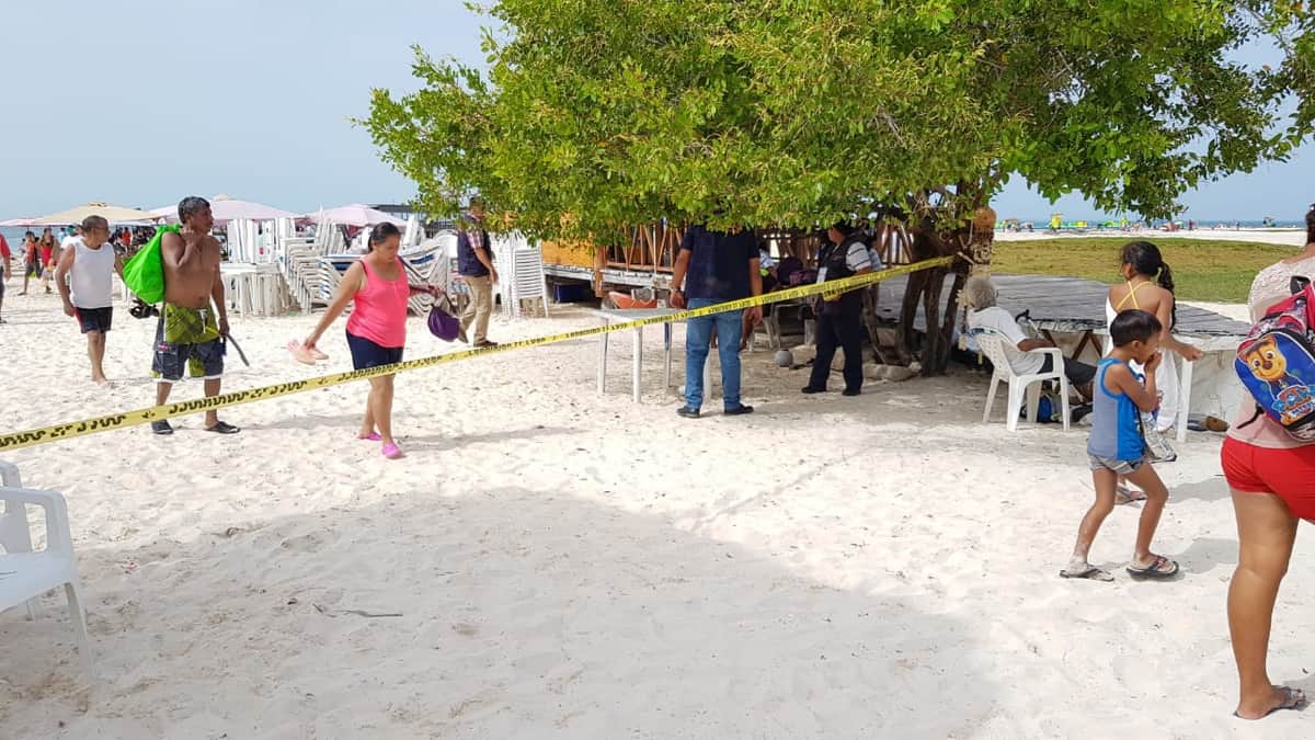 Cierra Cofepris Playa Langosta; ante derrame de fosa séptica