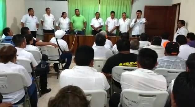 Denuncian taxistas de Carrillo Puerto emplacamiento de vans de Untrac