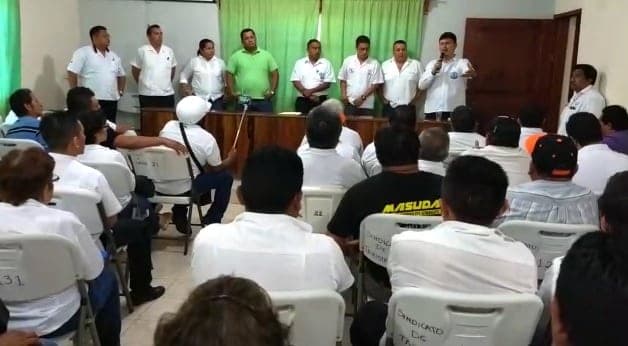 Denuncian taxistas de Carrillo Puerto emplacamiento de vans de Untrac