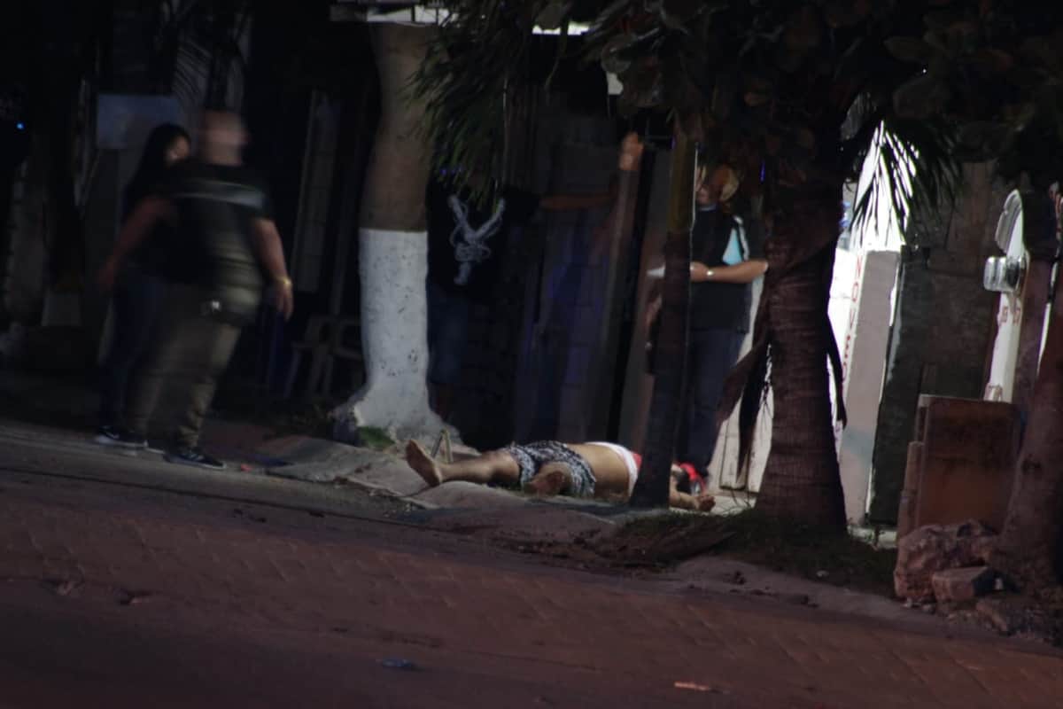 Ciudadanos atrapan y golpean a un malandro