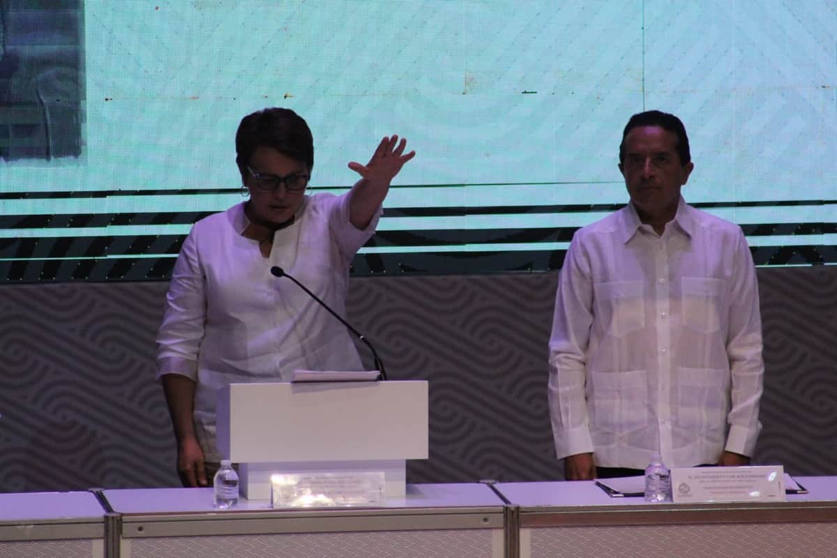 Rinde protesta como presidenta municipal de Solidaridad, Laura Beristain