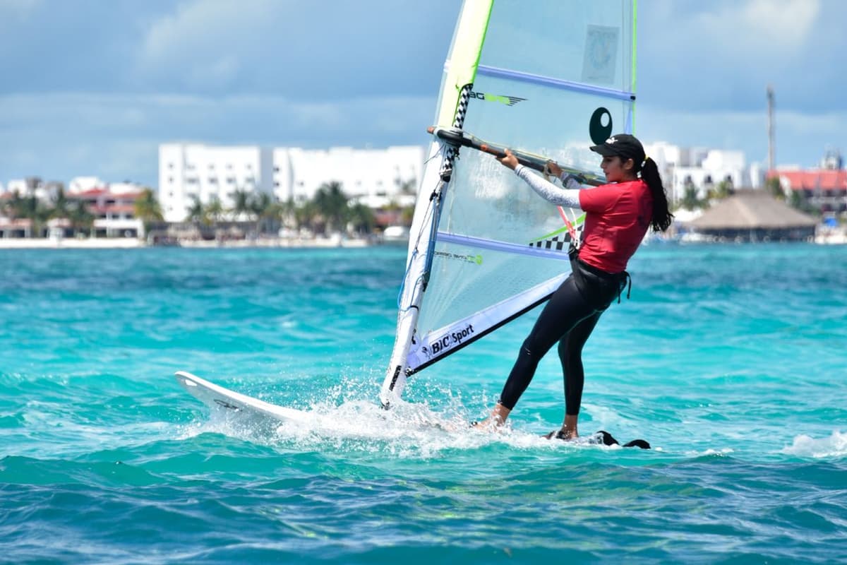 Urgen apoyos para windsurfistas quintanarroenses