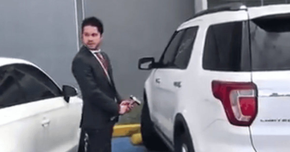 Rompen cristal de anciano presuntos guaruras de juez, "por estacionarse en su lugar"