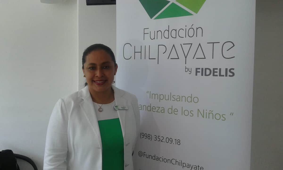 Apoyan con útiles a niños de comunidades mayas