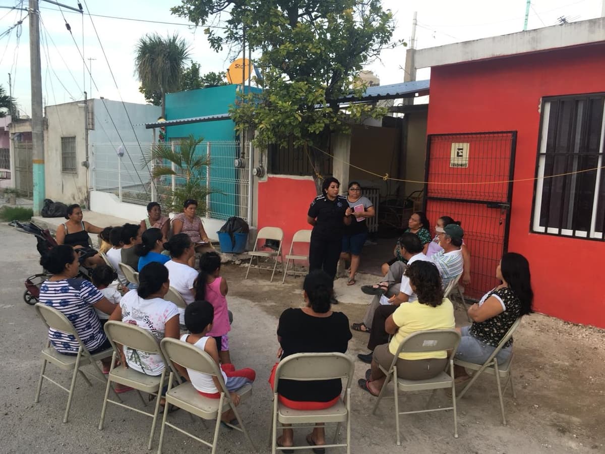 Colonos de Chetumal se reúnen con autoridades policiacas