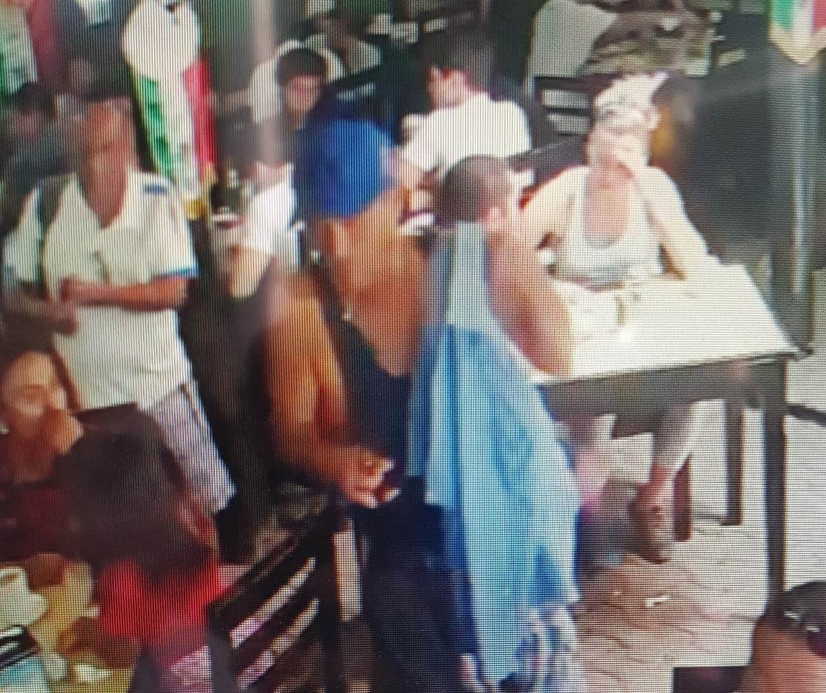 Captan en video a sujetos que roban bolso a comensal de Don Cafeto en Tulum