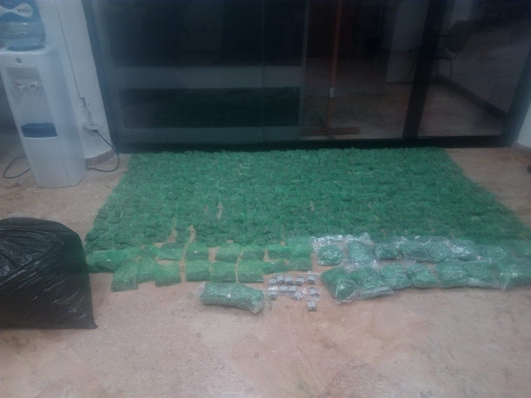 Detenidos en cateo con miles de dosis de droga eran del CJNG