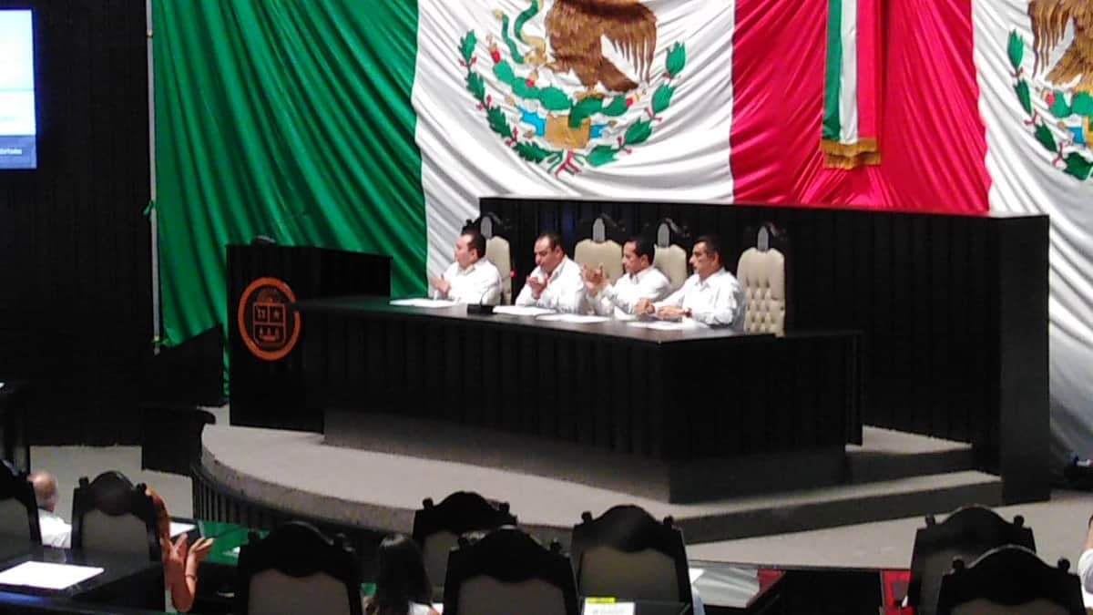 Con éxitos y retos, el gobernador Carlos Joaquín presenta segundo informe de gobierno