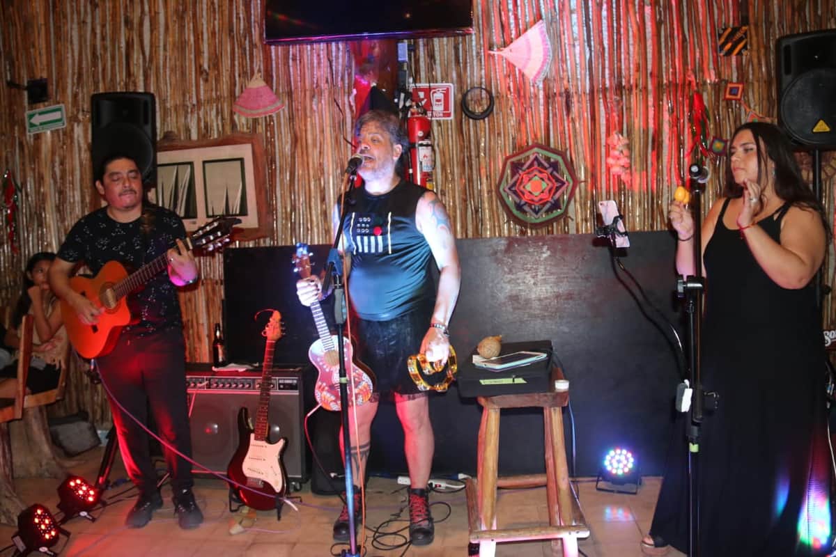 El bajista de Los Pericos, Gastón Gonçalves tiñó de música a Playa del Carmen
