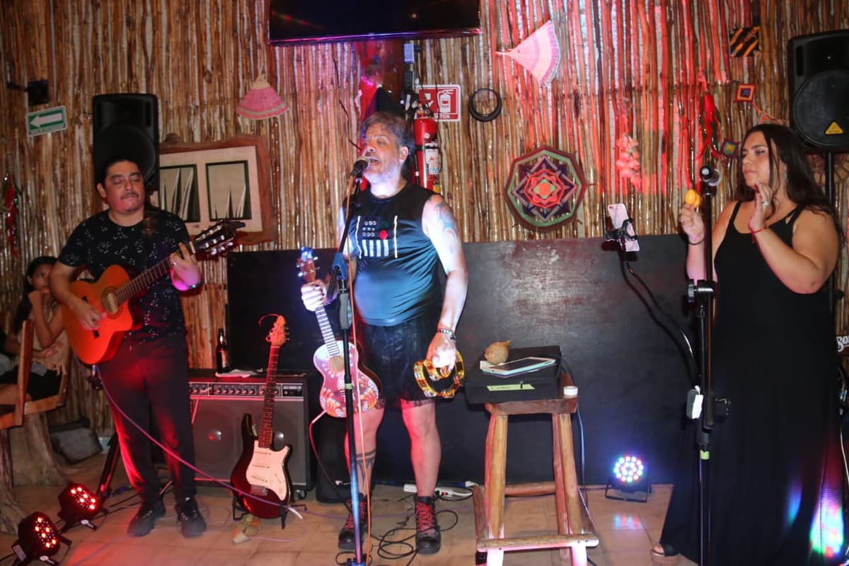 El bajista de Los Pericos, Gastón Gonçalves tiñó de música a Playa del Carmen