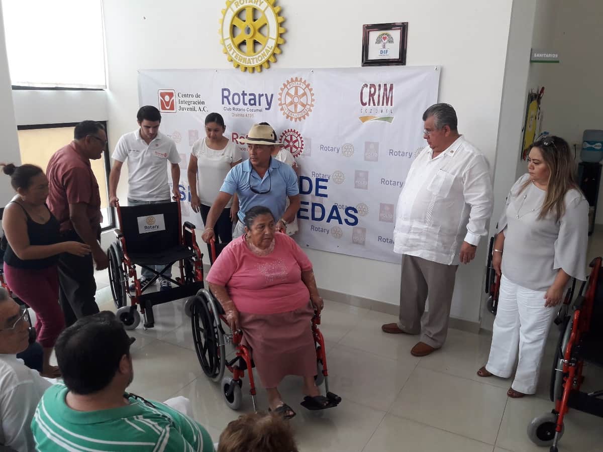 Donan 14 sillas de ruedas al CRIM Cozumel
