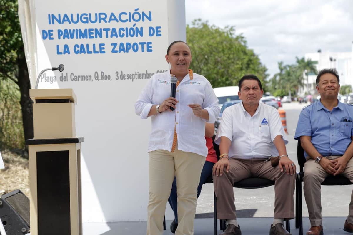 Cristina Torres inaugura nuevos tramos de vialidades pavimentadas