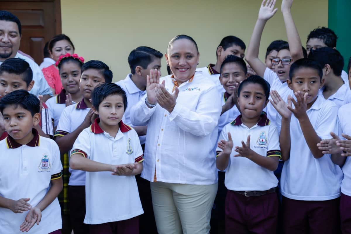 Cumple Cristina Torres a estudiantes de la Escuela Primaria "Xcaret"