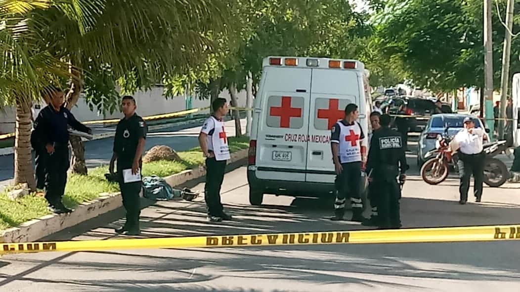 Fallece motociclista al derrapar