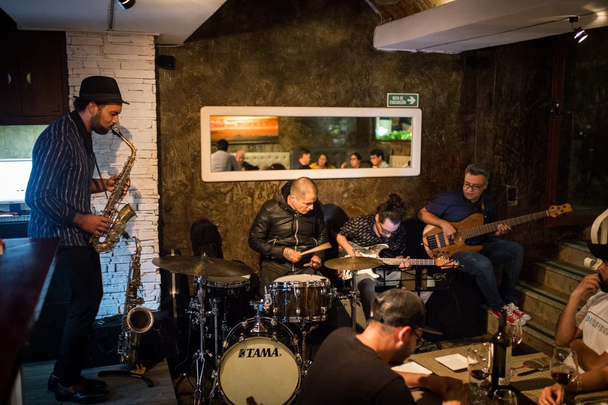 Invita Señor Vitalis a noche de jazz