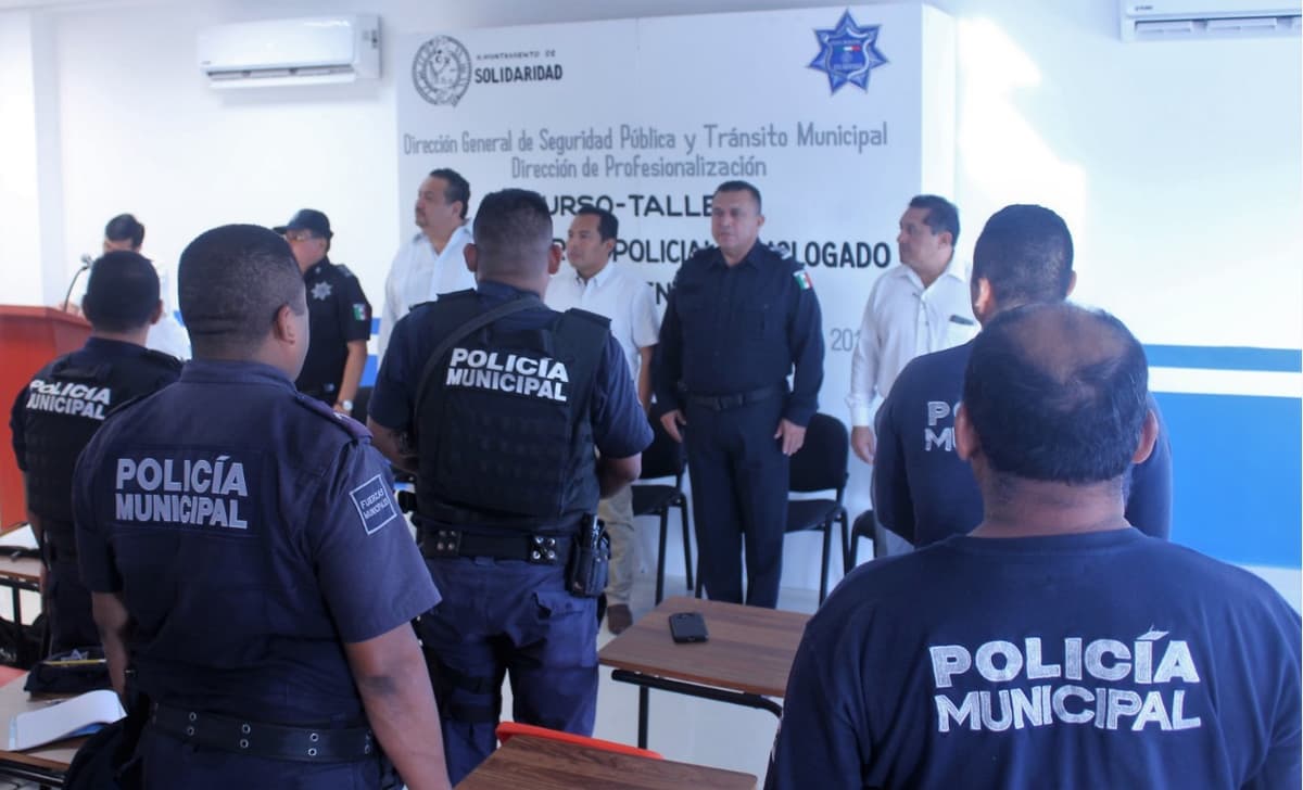 Policías de Solidaridad se capacitan en la entrega de información