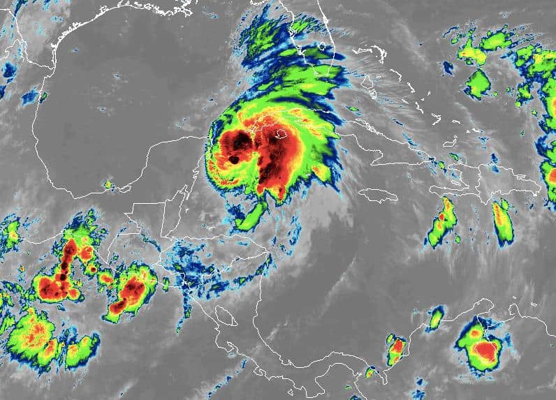 "Michael" ya es huracán, se esperan tormentas fuertes sin daños mayores