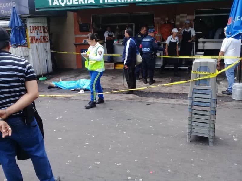 Muere mujer mientras comía una gordita de carnitas