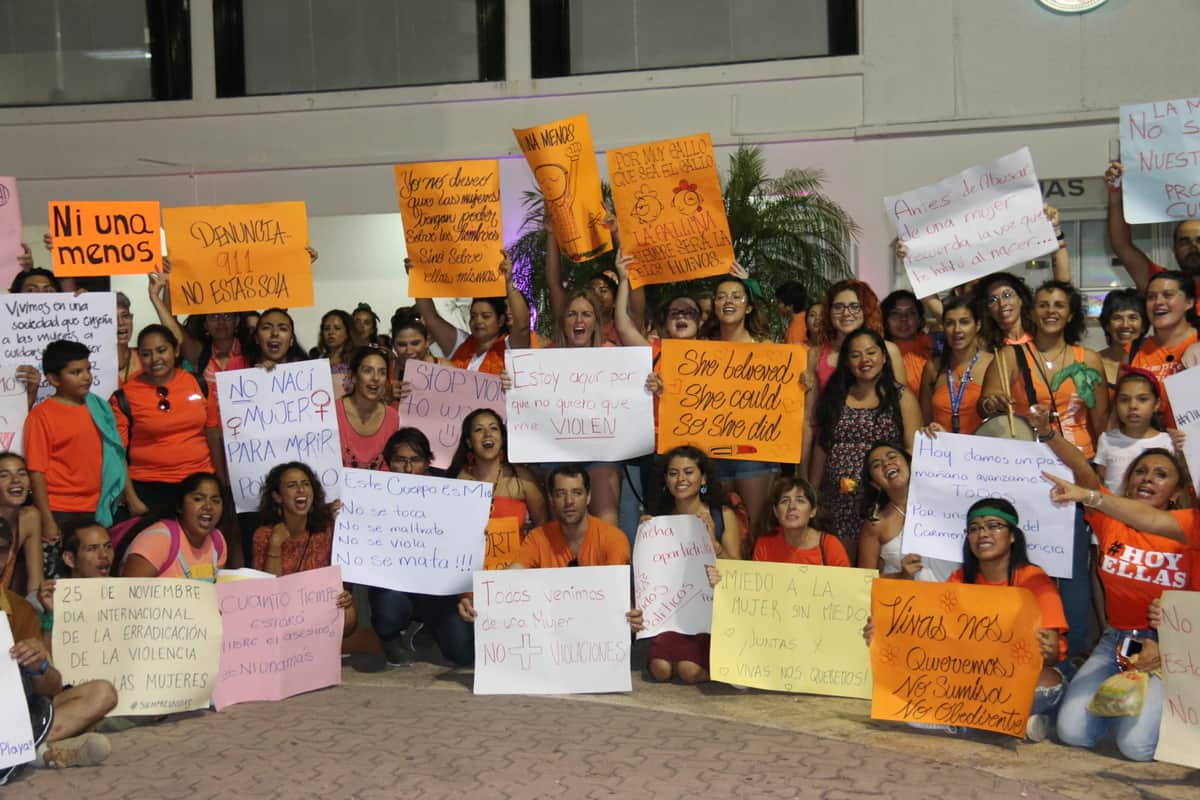Marchan en Solidaridad por Día Internacional de Eliminación de Violencia contra la Mujer