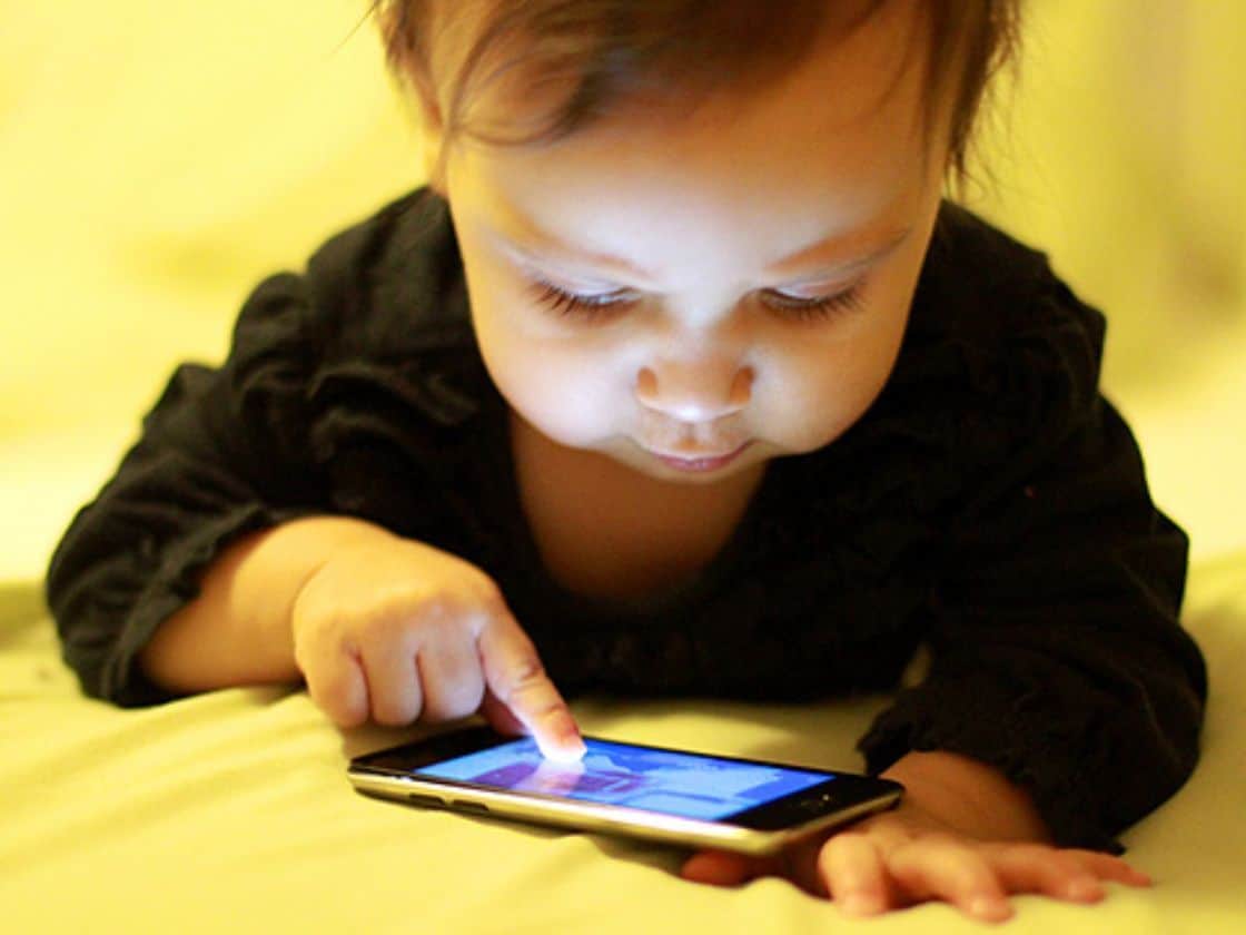 Tecnología puede afectar neurodesarrollo en niños