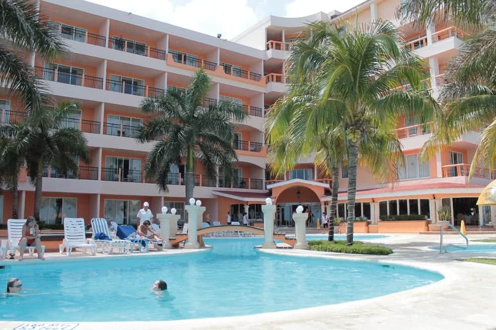Hoteleros de Cozumel se inconforman con derecho de saneamiento