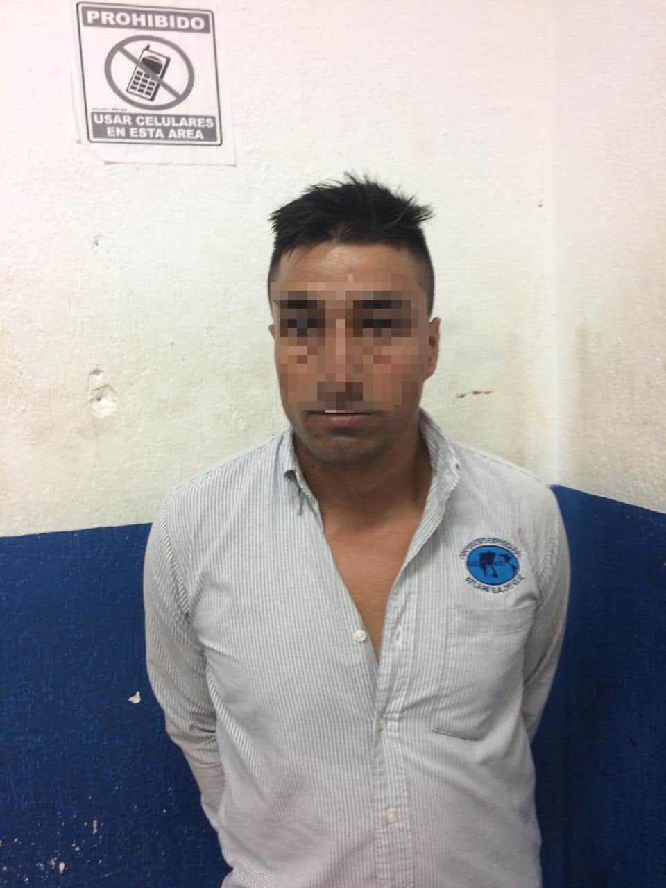 Detienen a dos sujetos por robo en motocicleta