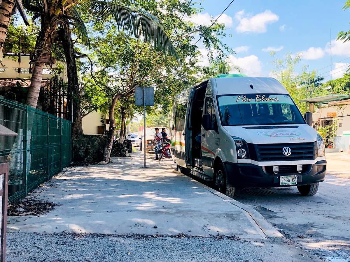 Descuentos a estudiantes y personas de la tercera edad en transporte público de Tulum