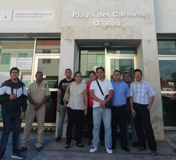 Protestan trabajadores del SAT Playa del Carmen