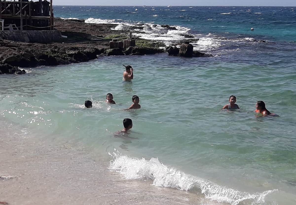 Falta de salvavidas en playa "Caletita" pone en riesgo la vida de niños
