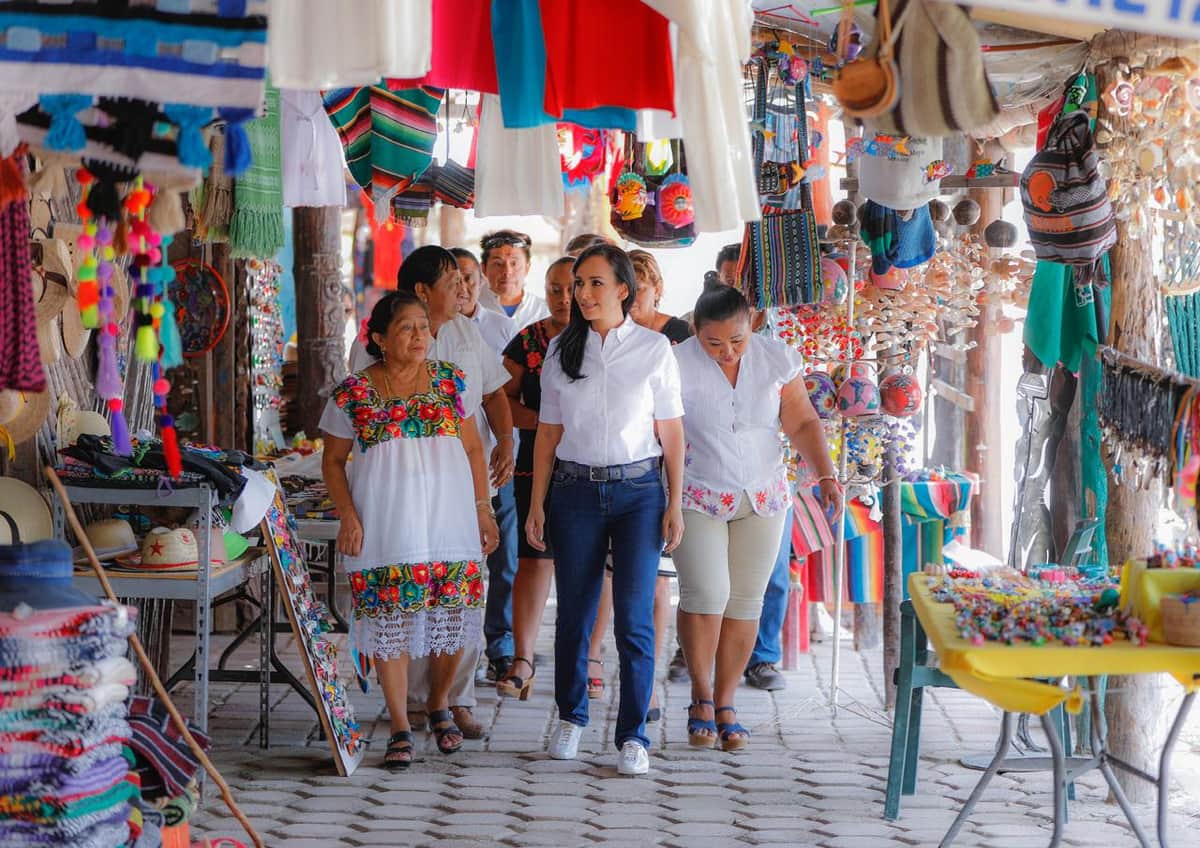 Laura Fernández impulsa actividad de artesanos de Puerto Morelos