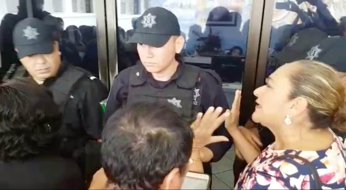 Exigen repetir elección en Puerto Aventuras; Laura Beristain los ignora