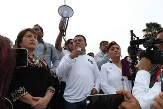 Marchan taxistas y Beristain los deja colgados