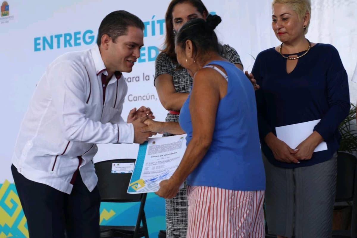 Entregan más de tres mil títulos de propiedades en Quintana Roo: Juan Carlos Pereyra