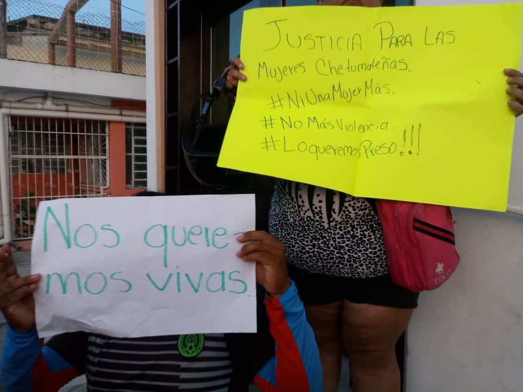 Protestan por violencia de género frente a "Forasteros"