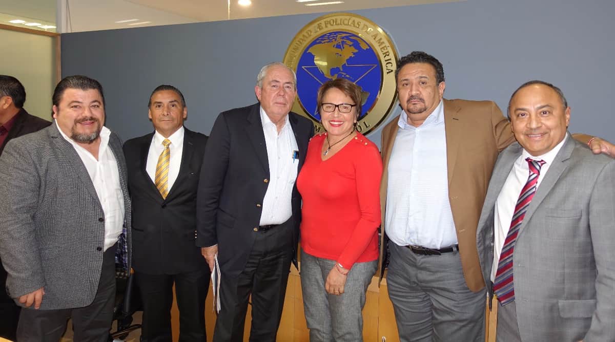 Une Laura Beristain a alcaldes de destinos turísticos