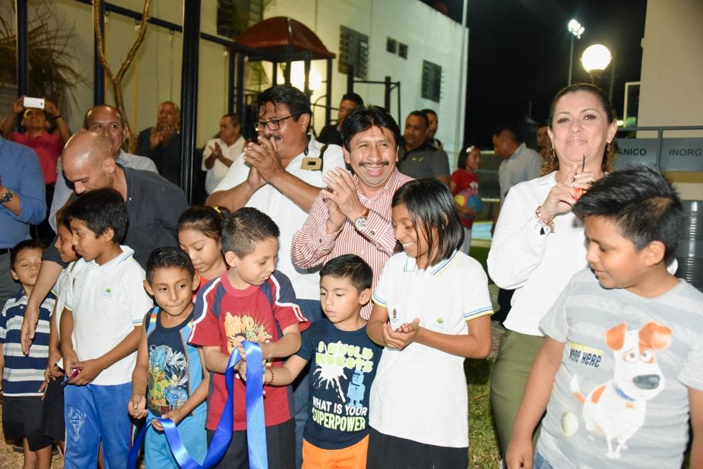 Inaugura Víctor Mas Tah Cancha de Usos Múltiples en la Colonia “La Veleta”