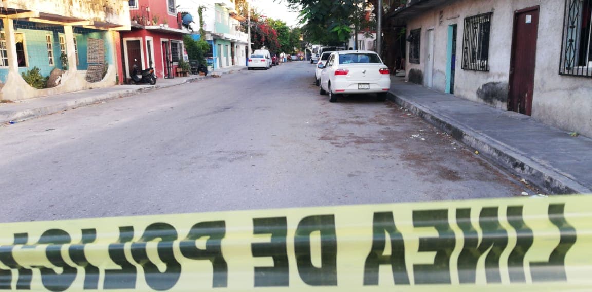 Ejecutan a hombre en Solidaridad; hay dos detenidos