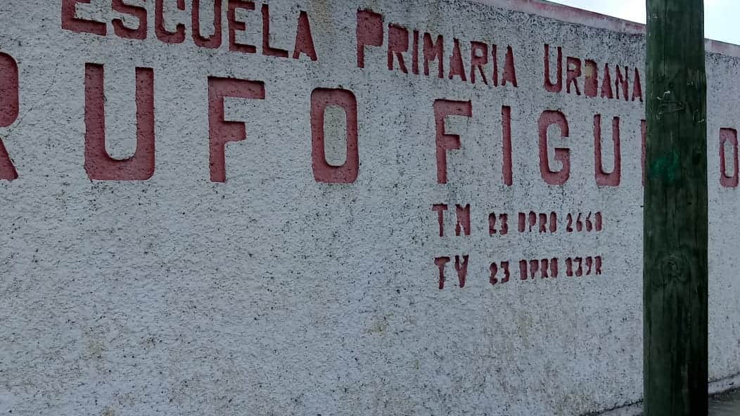 Alarma a padres entrega de dinero a niños por ex maestro