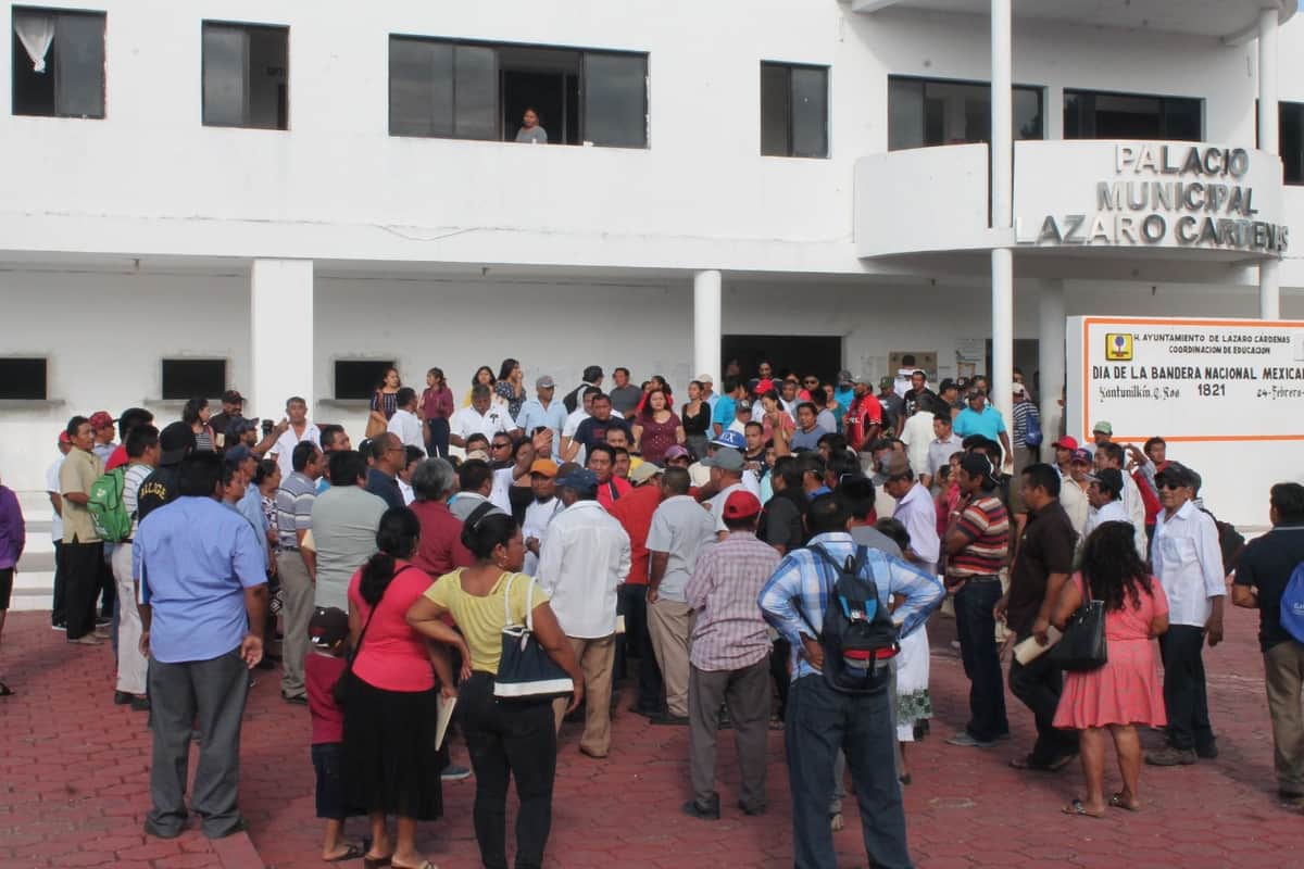 Denuncian “coyotaje” en programa de AMLO