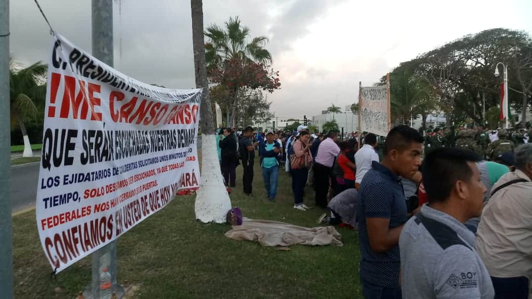 Galería: Con pancartas reciben a AMLO en Chetumal