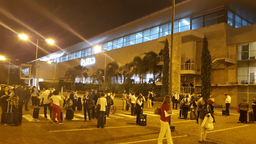 Terremoto de 7.5 grados sacude a Ecuador