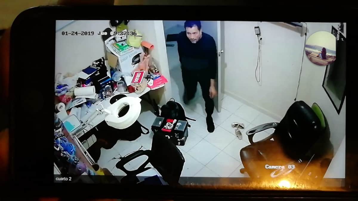 Video exhibe a ladrón con las manos en la masa en Villas del Sol