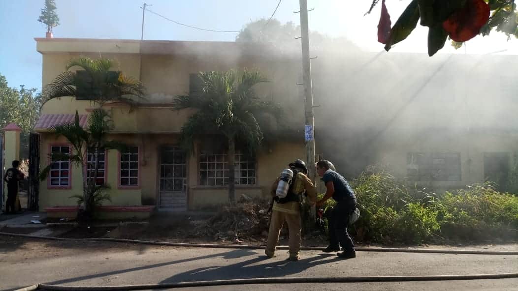 Salvan a perros y gatos de morir en incendio