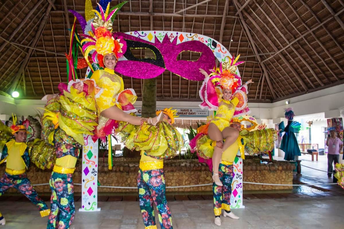 La FPMC inaugura exposición en alusión al Carnaval de Cozumel