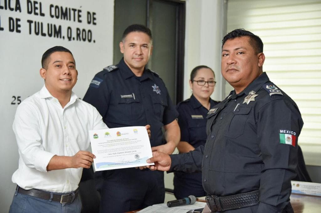 Tránsito Municipal de Tulum concientiza a motociclistas para evitar accidentes