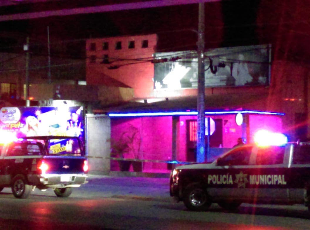 Mesero ejecutado y cuatro bares baleados, saldo nocturno en Solidaridad