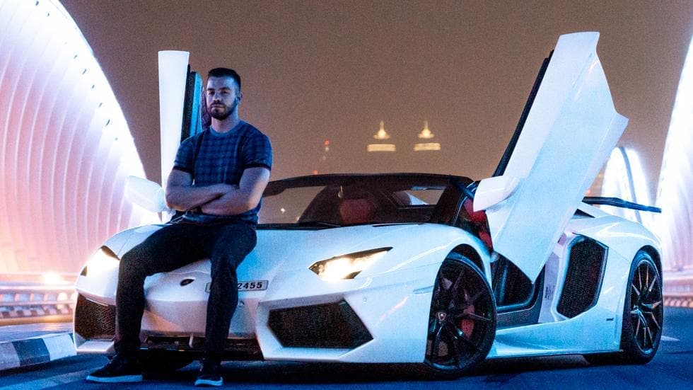 Millonario busca asistente personal que lo acompañe a viajar por todo el mundo