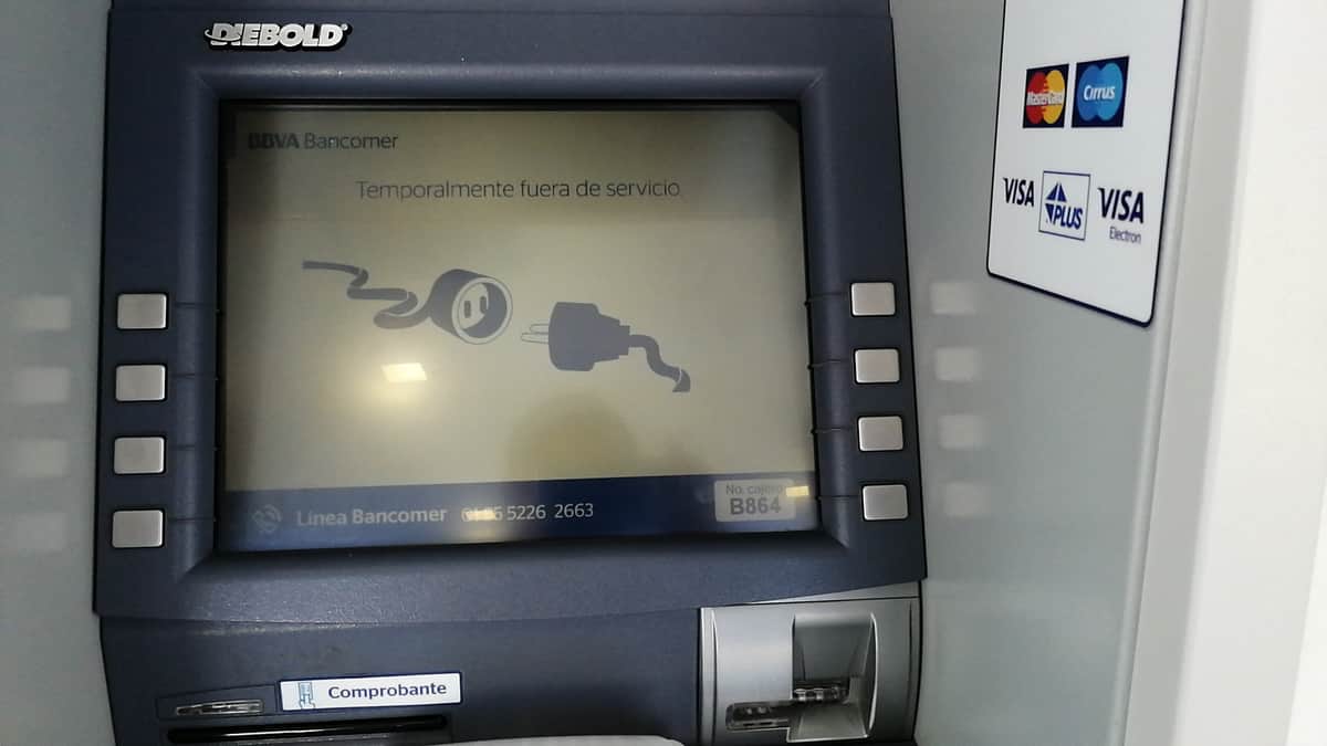 Fuera de servicio, cajeros automáticos de Bancomer en Cancún